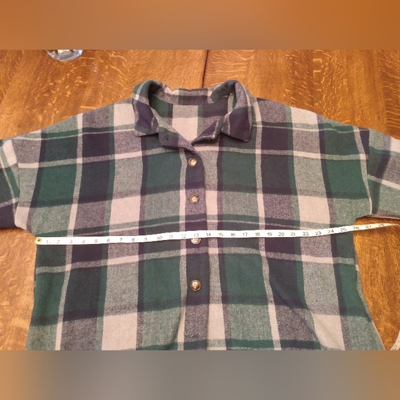 Women's Green Plaid 2XL Button Front Long Sleeved Shacket - Picture 8 of 8